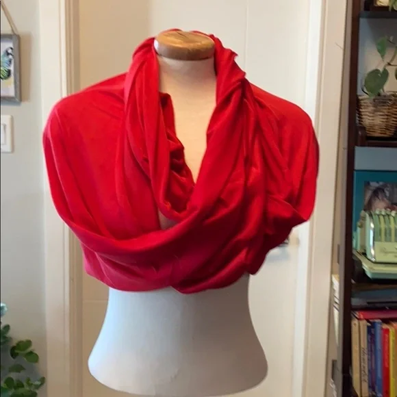 Red Infinity scarf - Picture 4 of 5
